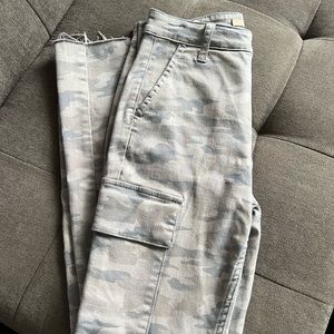 Joe’s Jeans Camouflage Size 26 Womens Cargo pockets